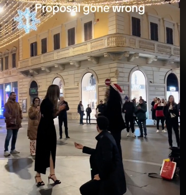 Την πήγε στη Ρώμη να της κάνει πρόταση γάμου και του είπε όχι (VIDEO)